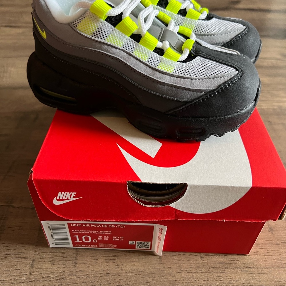Nike Air Max 95 OG Kids Shoes - Black and Gray
